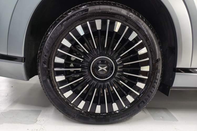 Used XPeng X9 2025 650 Long-Range Max Right Rear Wheel Hub