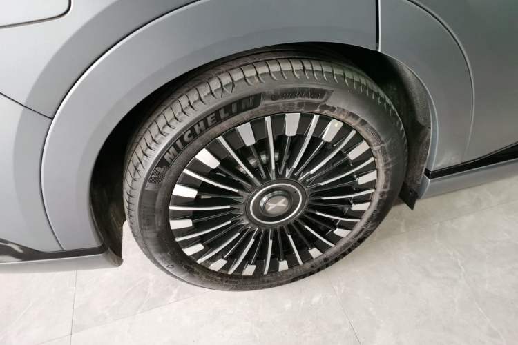 Used XPeng X9 2025 740 Ultra-Long Range Max Right Rear Wheel Hub