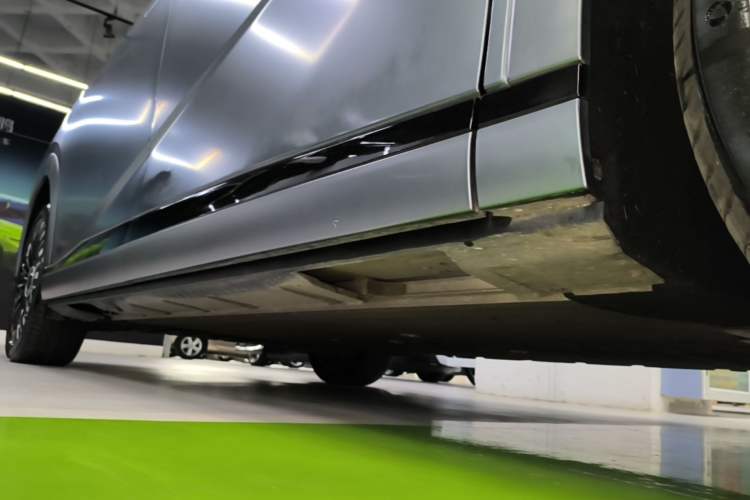 Used XPeng X9 2025 650 Long-Range Max Right Side Sill