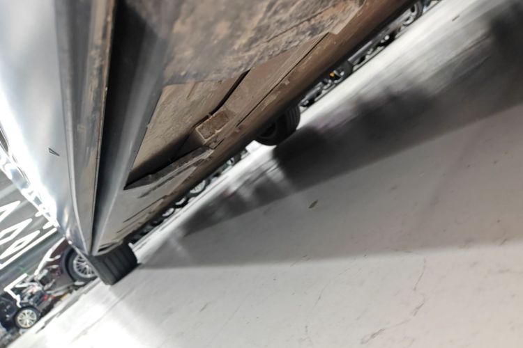Used XPeng X9 2025 740 Ultra-Long Range Max Right Side Sill