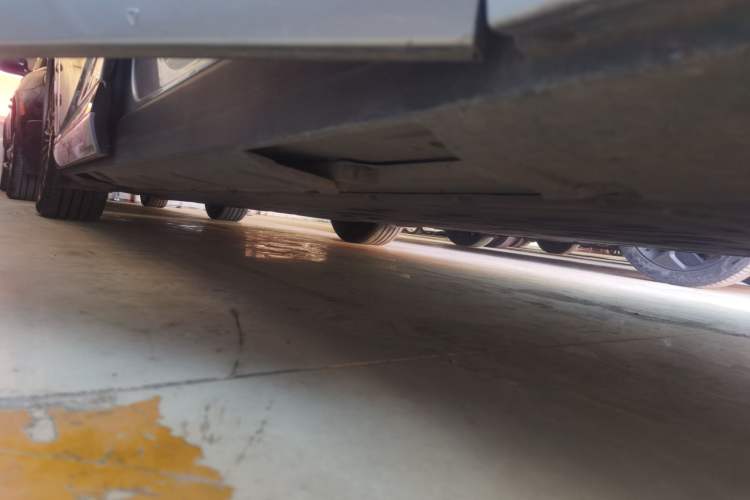 Used XPeng X9 2025 740 Ultra-Long Range Max Right Side Sill