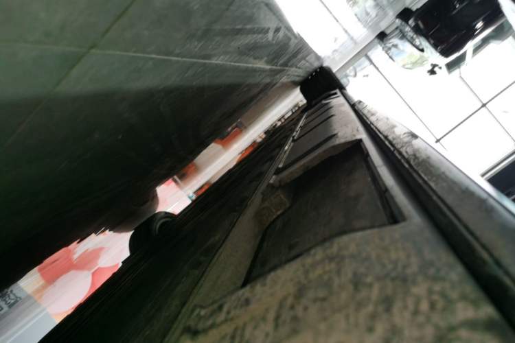 Used XPeng X9 2025 740 Ultra-Long Range Max Right Side Sill