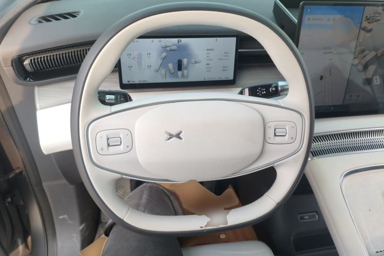 Used XPeng X9 2025 650 Long-Range Max Steering Wheel