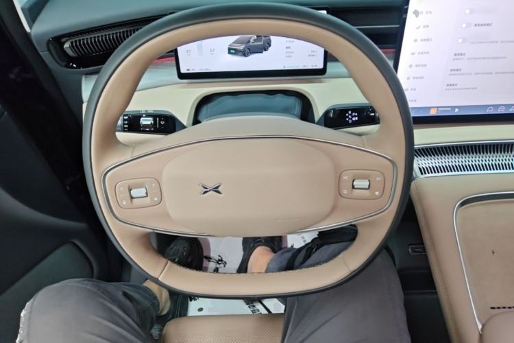 Used XPeng X9 2025 740 Ultra-Long Range Max Steering Wheel