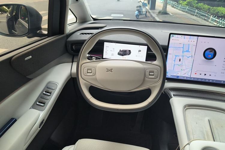 Used XPeng X9 2025 740 Ultra-Long Range Max Steering Wheel