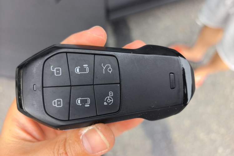 Used XPeng X9 2025 740 Ultra-Long Range Max Vehicle Key
