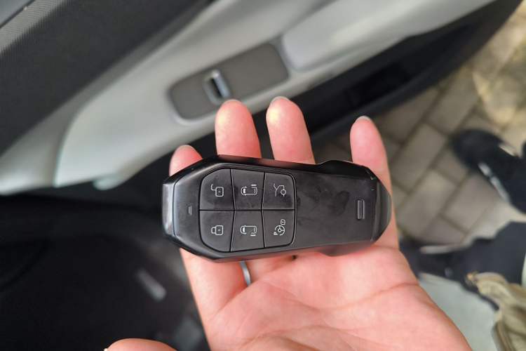 Used XPeng X9 2025 740 Ultra-Long Range Max Vehicle Key