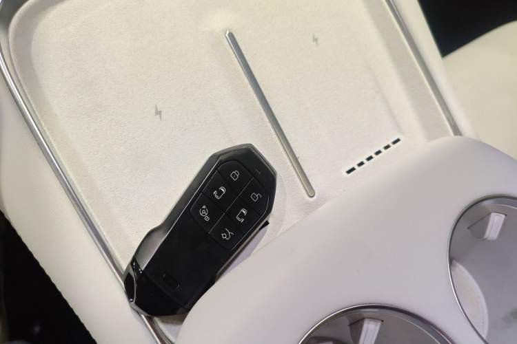 Used XPeng X9 2025 740 Ultra-Long Range Max Vehicle Key