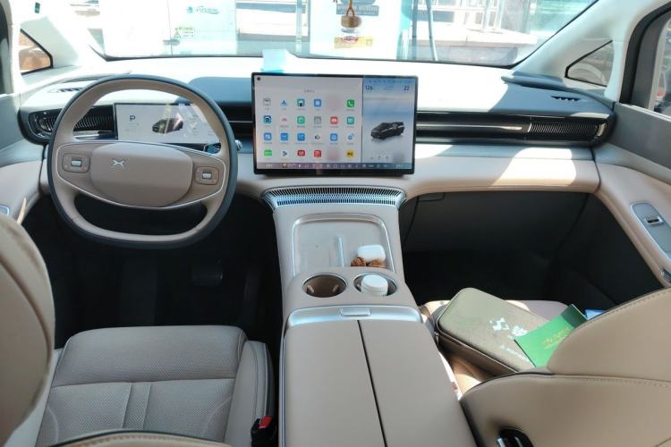Used XPeng X9 2025 740 Ultra-Long Range Max Center Console