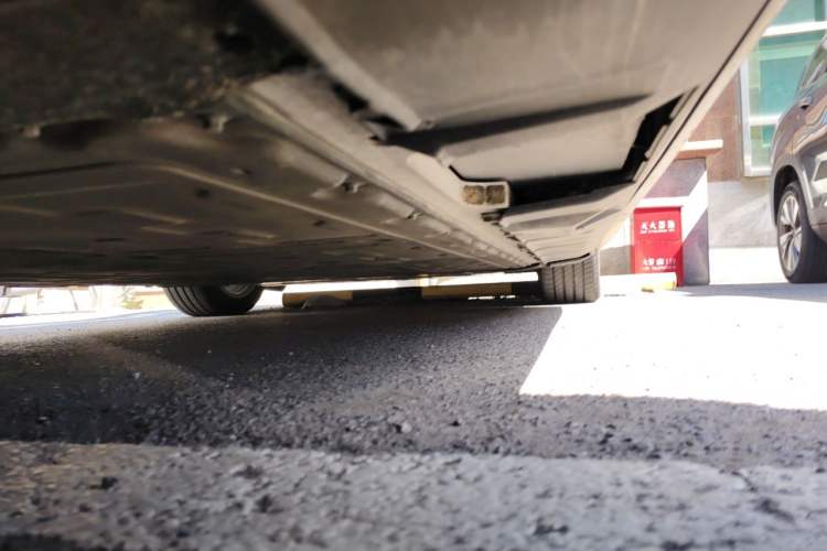 Used XPeng X9 2025 740 Ultra-Long Range Max Chassis Rear Right