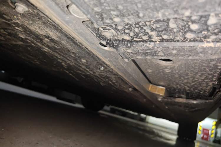 Used XPeng X9 2025 740 Ultra-Long Range Max Chassis Rear Right