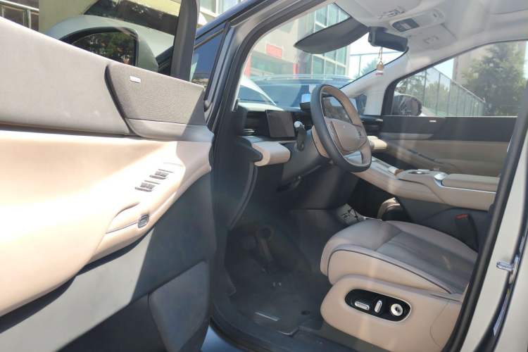 Used XPeng X9 2025 740 Ultra-Long Range Max Driver Seat