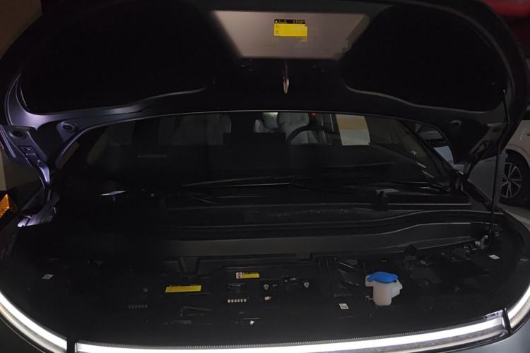 Used XPeng X9 2025 740 Ultra-Long Range Max Engine Bay