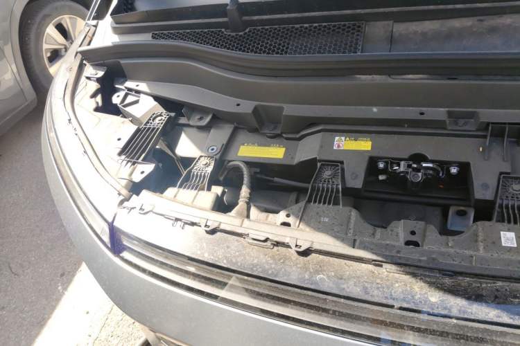 Used XPeng X9 2025 740 Ultra-Long Range Max Engine Bay Right