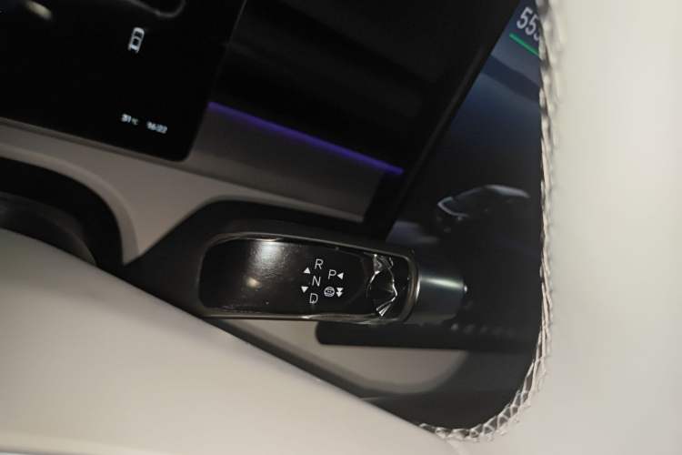 Used XPeng X9 2025 740 Ultra-Long Range Max Gear Lever