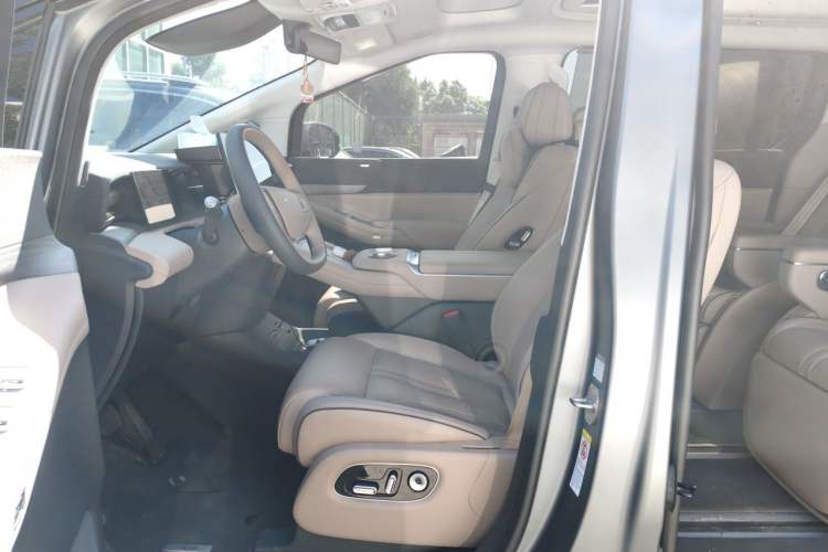 Used XPeng X9 2025 740 Ultra-Long Range Max Left Front Seat