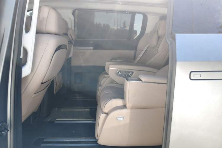 Used XPeng X9 2025 740 Ultra-Long Range Max Left Rear Seat