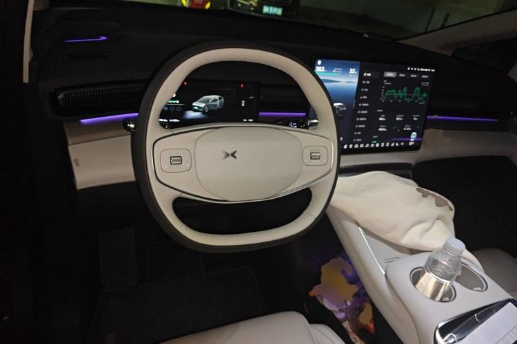 Used XPeng X9 2025 740 Ultra-Long Range Max Steering Wheel