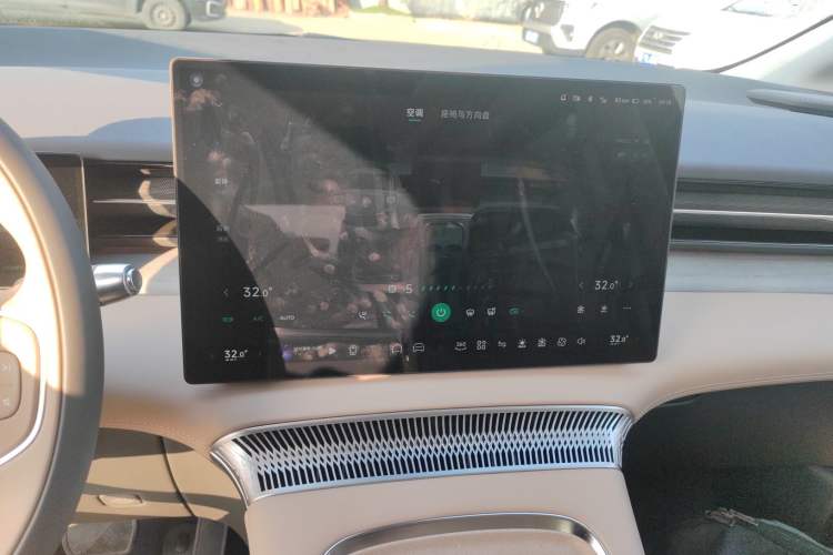 Used XPeng X9 2025 650 Long-Range Max Audio And AC Panel