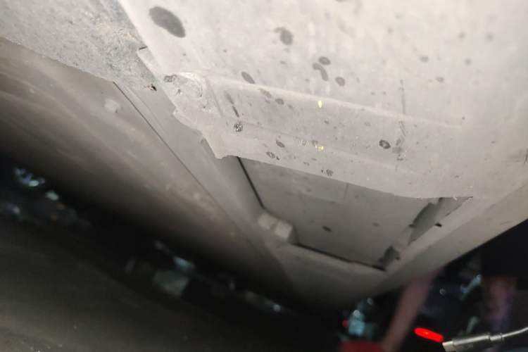 Used XPeng X9 2025 740 Ultra-Long Range Max Chassis Front Left
