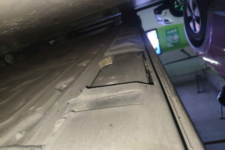 Used XPeng X9 2025 740 Ultra-Long Range Max Chassis Rear Left