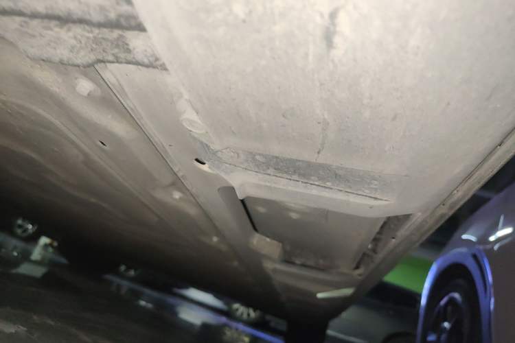 Used XPeng X9 2025 740 Ultra-Long Range Max Chassis Rear Right