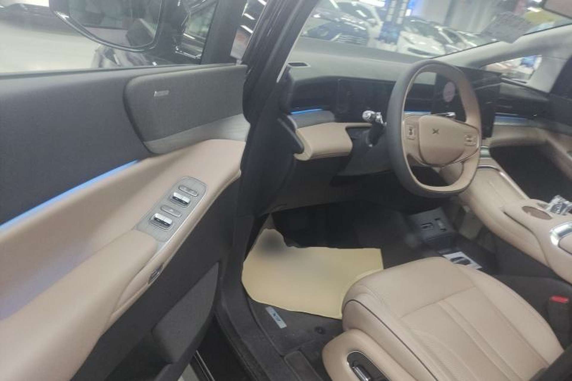 Used XPeng X9 2025 650 Long-Range Max Driver Seat