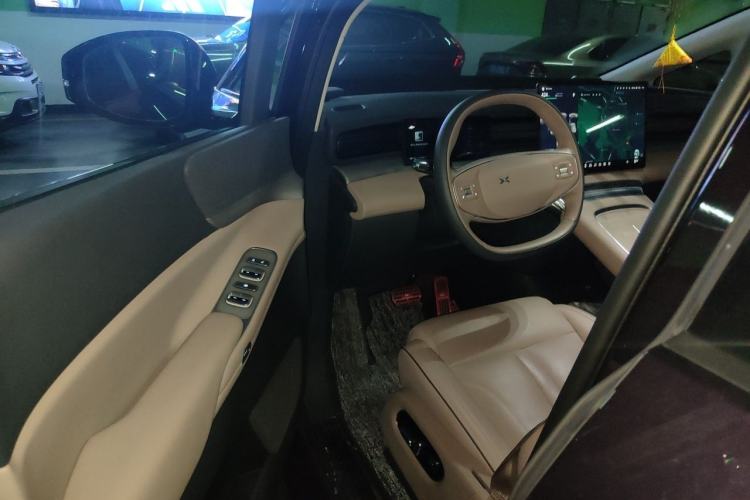 Used XPeng X9 2025 740 Ultra-Long Range Max Driver Seat