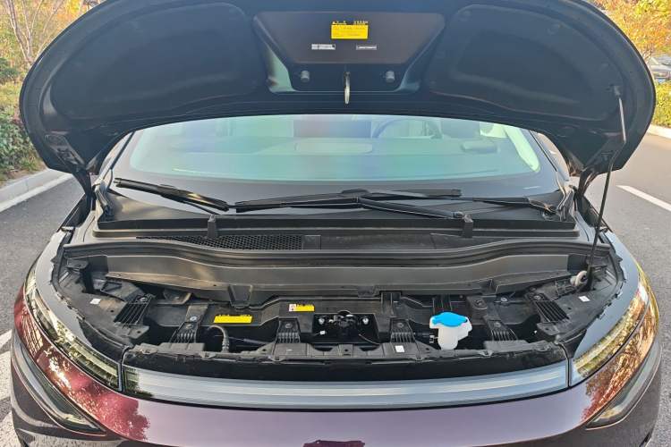 Used XPeng X9 2025 740 Ultra-Long Range Max Engine Bay