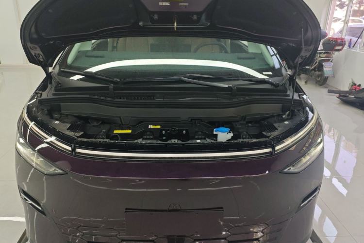 Used XPeng X9 2025 650 Long-Range Max Engine Bay