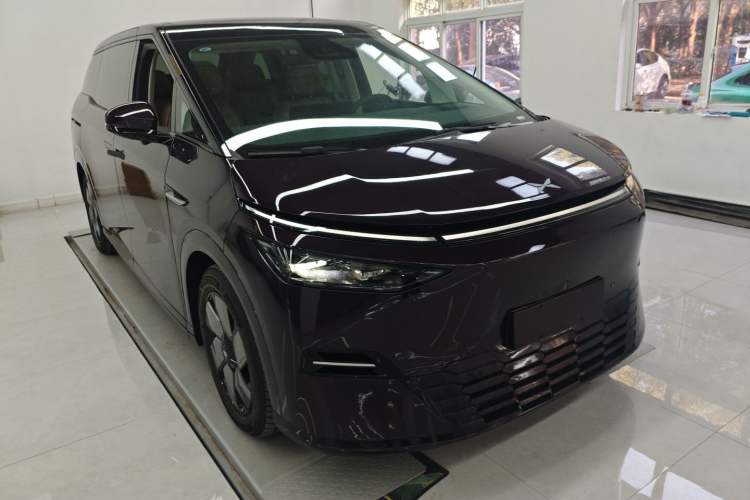 Used XPeng X9 2025 650 Long-Range Max Exterior 2