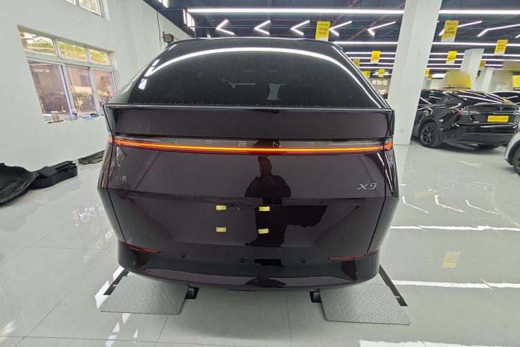 Used XPeng X9 2025 650 Long-Range Max Exterior 4