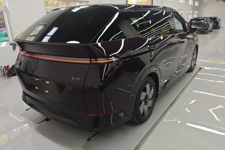 Used XPeng X9 2025 650 Long-Range Max Exterior 5