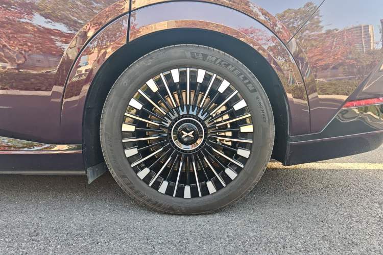 Used XPeng X9 2025 740 Ultra-Long Range Max Exterior 7
