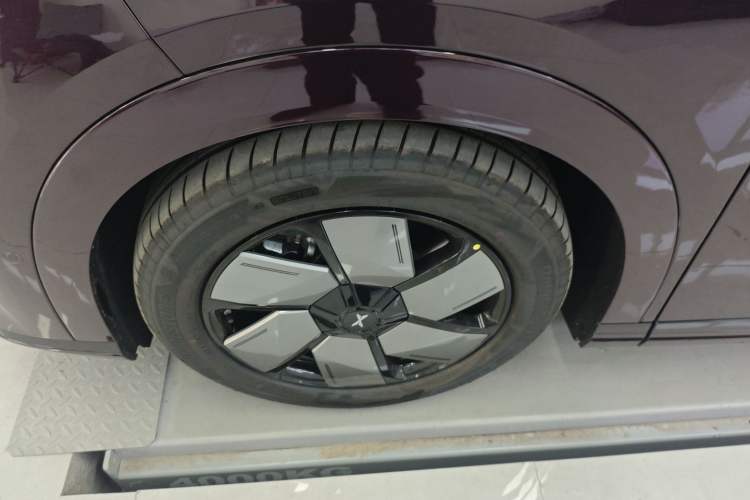 Used XPeng X9 2025 650 Long-Range Max Exterior 7