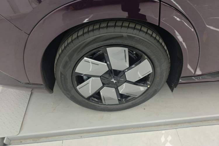 Used XPeng X9 2025 650 Long-Range Max Exterior 8