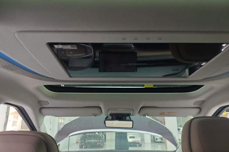 Used XPeng X9 2025 650 Long-Range Max Headliner