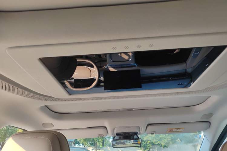Used XPeng X9 2025 650 Long-Range Max Headliner