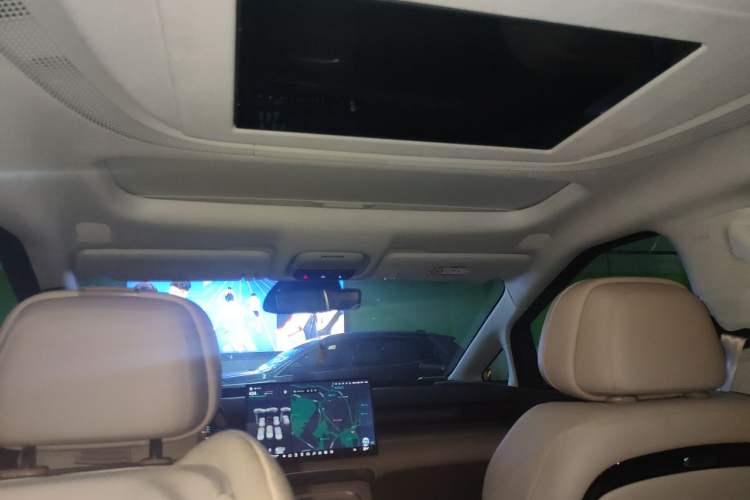 Used XPeng X9 2025 740 Ultra-Long Range Max Headliner