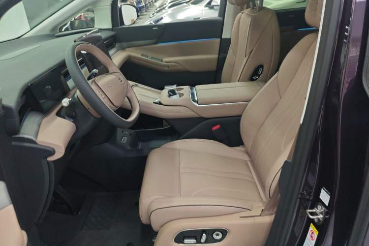Used XPeng X9 2025 650 Long-Range Max Left Front Seat