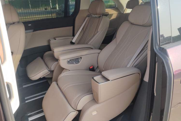 Used XPeng X9 2025 650 Long-Range Max Left Rear Seat