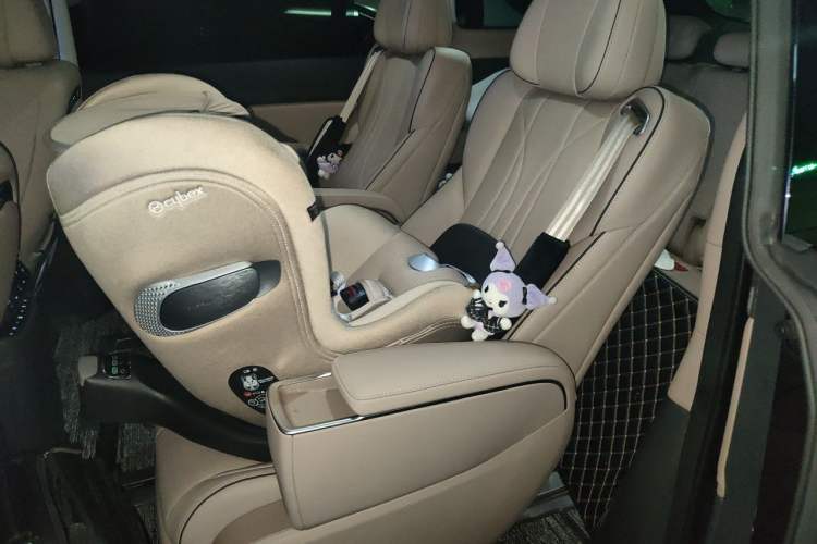 Used XPeng X9 2025 740 Ultra-Long Range Max Left Rear Seat