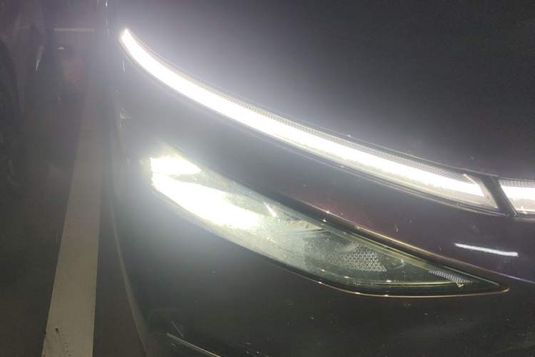 Used XPeng X9 2025 740 Ultra-Long Range Max Right Front Headlight