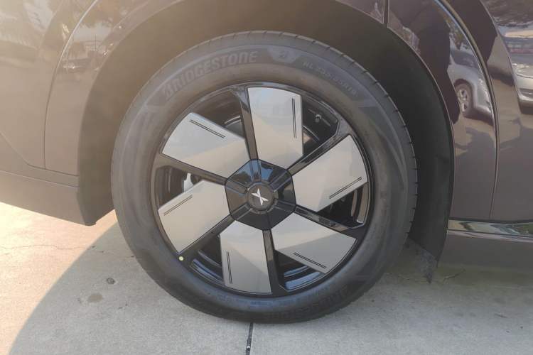 Used XPeng X9 2025 650 Long-Range Max Right Rear Wheel Hub