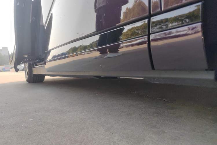 Used XPeng X9 2025 650 Long-Range Max Right Side Sill