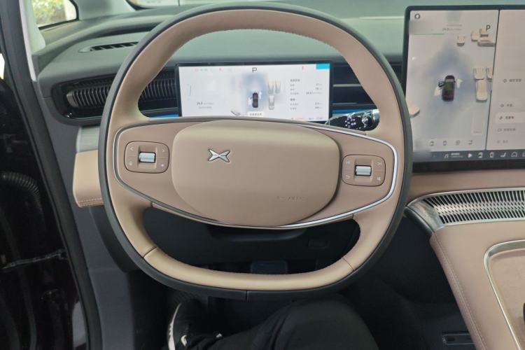 Used XPeng X9 2025 650 Long-Range Max Steering Wheel