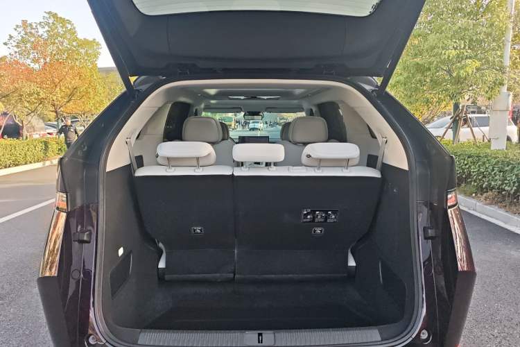 Used XPeng X9 2025 740 Ultra-Long Range Max Trunk