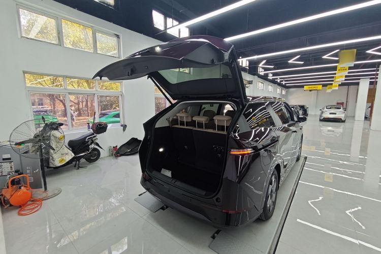 Used XPeng X9 2025 650 Long-Range Max Trunk