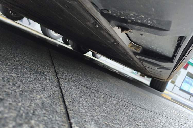 Used XPeng X9 2025 740 Ultra-Long Range Max Chassis Rear Right