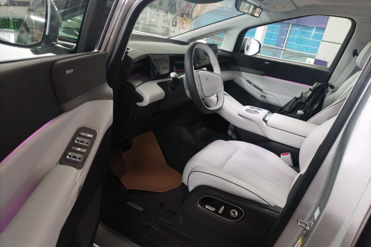 Used XPeng X9 2025 650 Long-Range Max Driver Seat